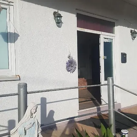 ホームステイ Bubamara